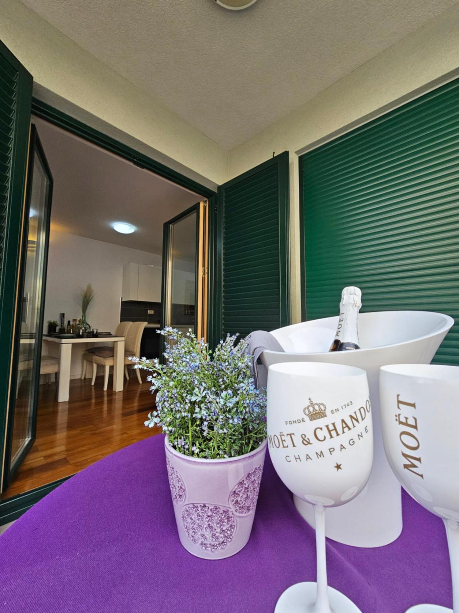 Apartment Sweet *