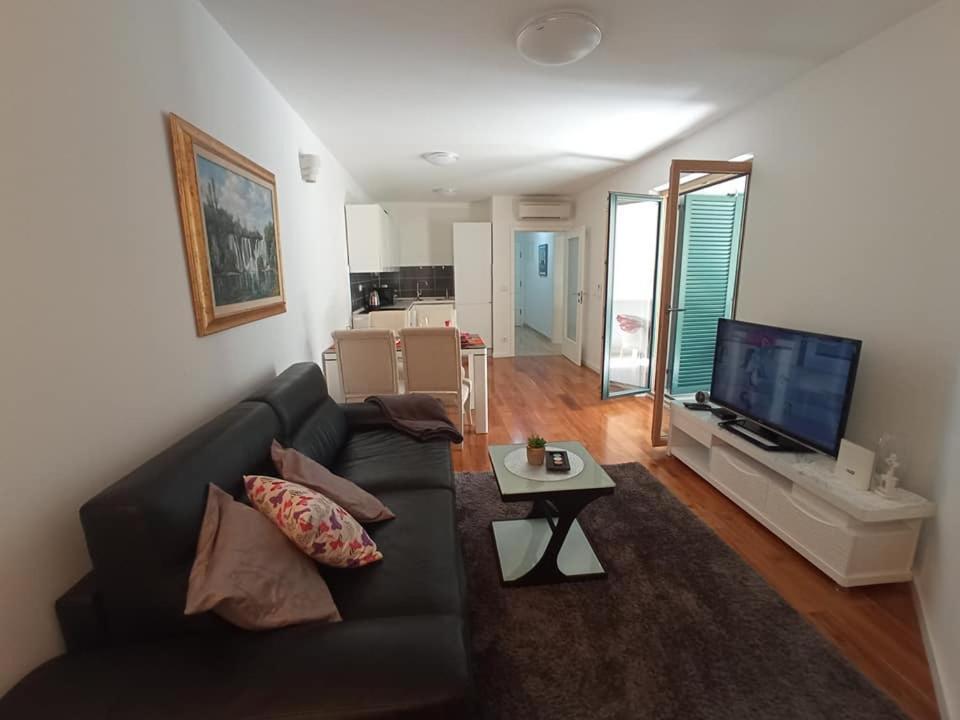 Apartment Sweet *